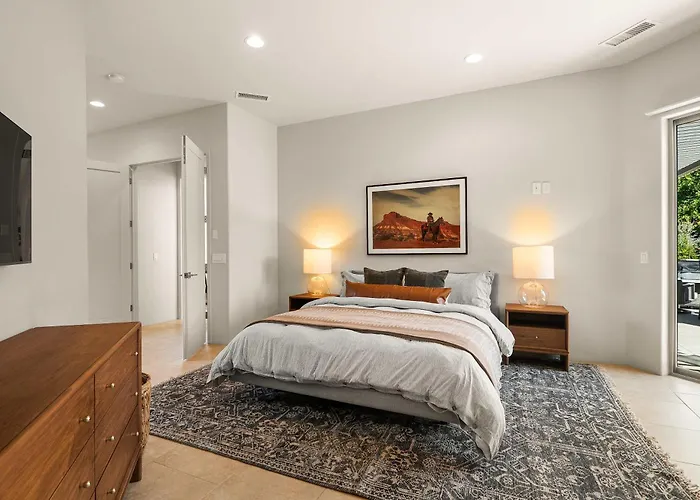 Gorgeous Pueblo Surrounded By Views For Family
