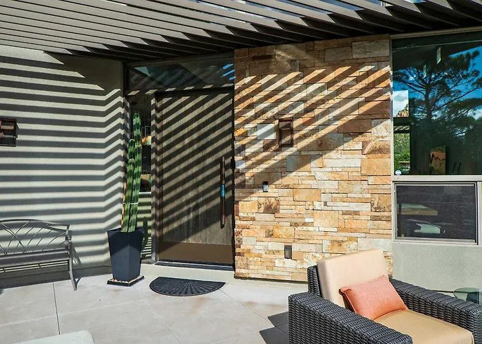 Gorgeous Pueblo Surrounded By Views For Family Holiday home *