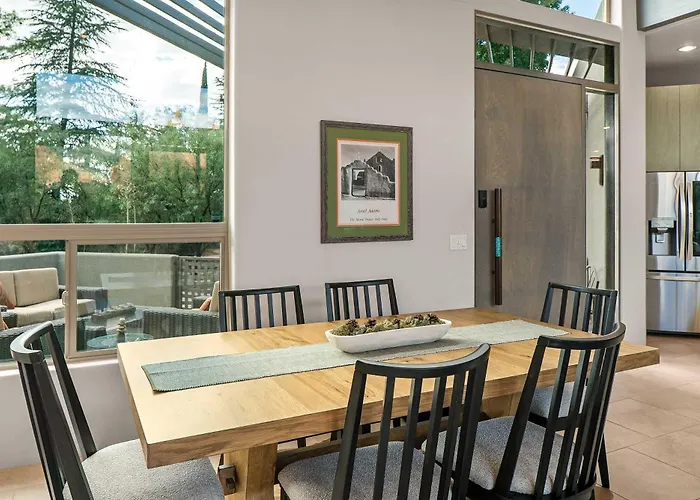 Gorgeous Pueblo Surrounded By Views For Family Holiday home *